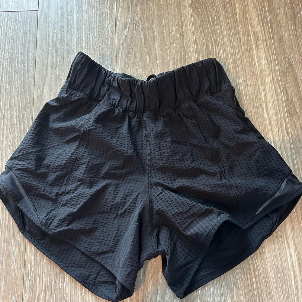 Lululemon seersucker hotty hot shorts